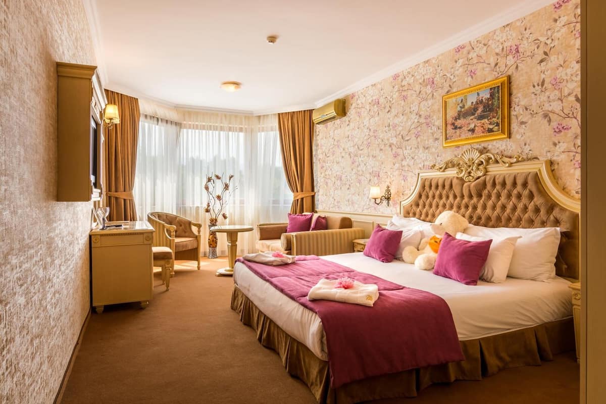 Minibar, in-room safe, soundproofing, iron/ironing board