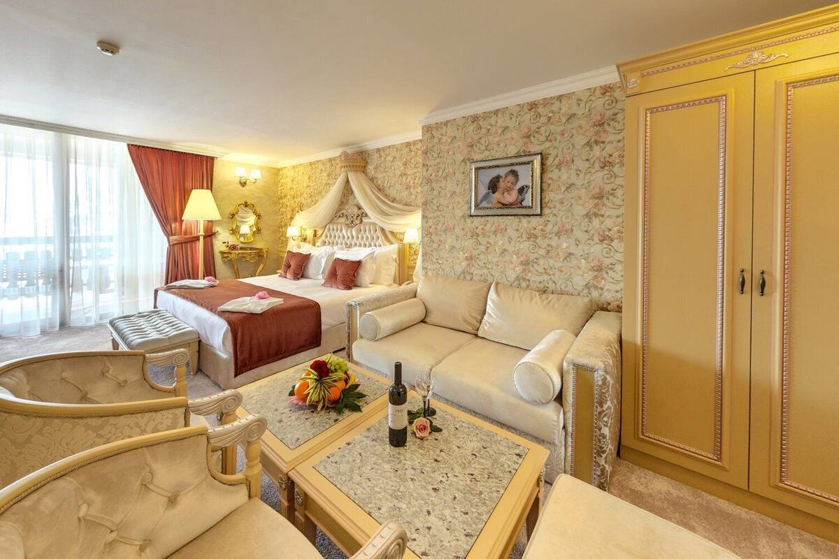 Deluxe Suite, 2 Bedrooms (Jiji) | Minibar, in-room safe, soundproofing, iron/ironing board