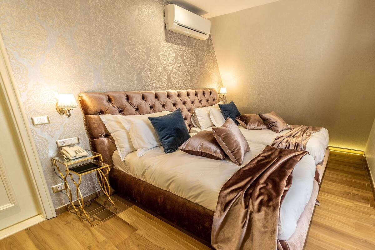 Deluxe Suite, 2 Bedrooms (Beatrice) | Minibar, in-room safe, soundproofing, iron/ironing board