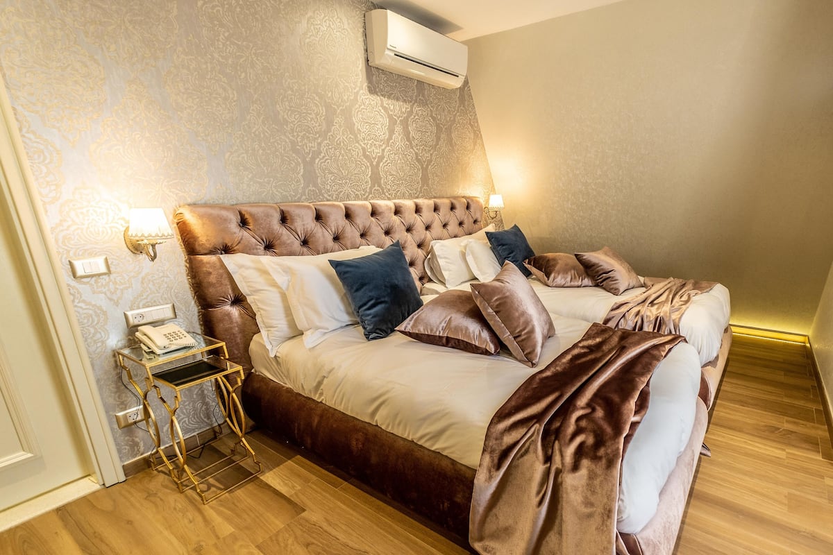 Deluxe Suite, 2 Bedrooms (Beatrice) | 1 bedroom, minibar, in-room safe, individually decorated