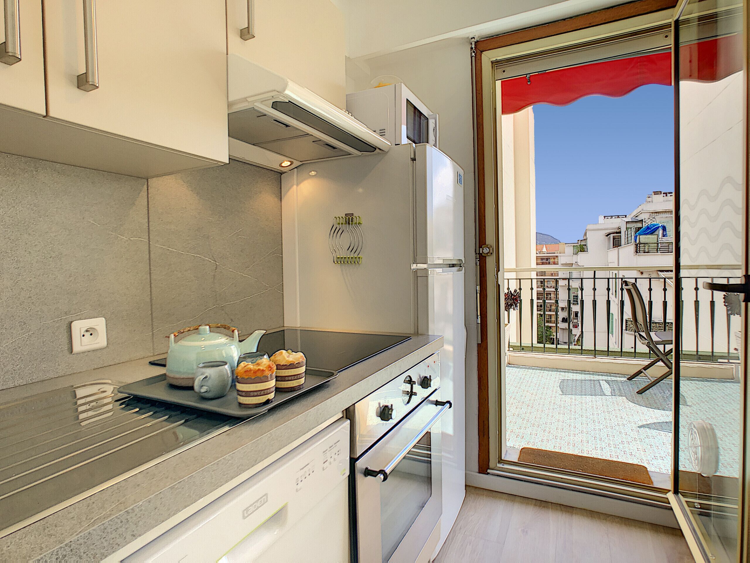 Refrigerador, microondas, horno, lavavajillas