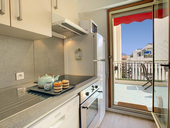 Fridge, microwave, oven, dishwasher