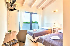 3 bedrooms, in-room safe, iron/ironing board, free WiFi