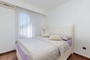 2 bedrooms, desk, iron/ironing board, travel cot