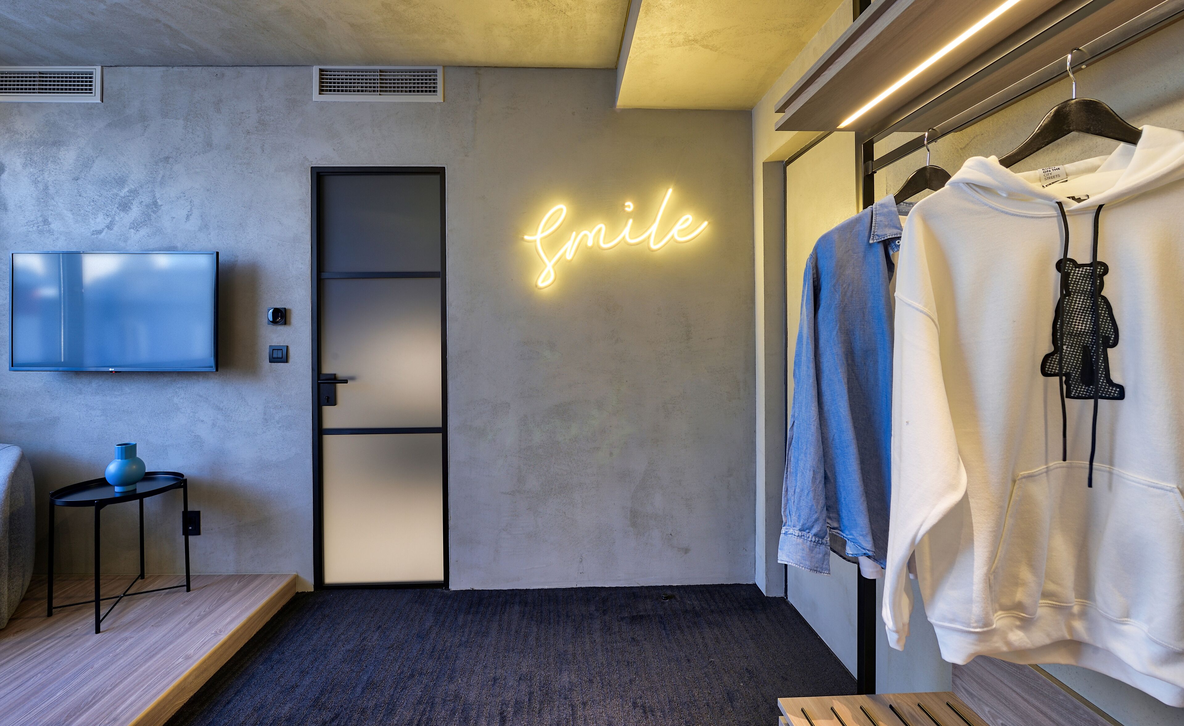 smart name | 1 bedroom, hypo-allergenic bedding, in-room safe, desk