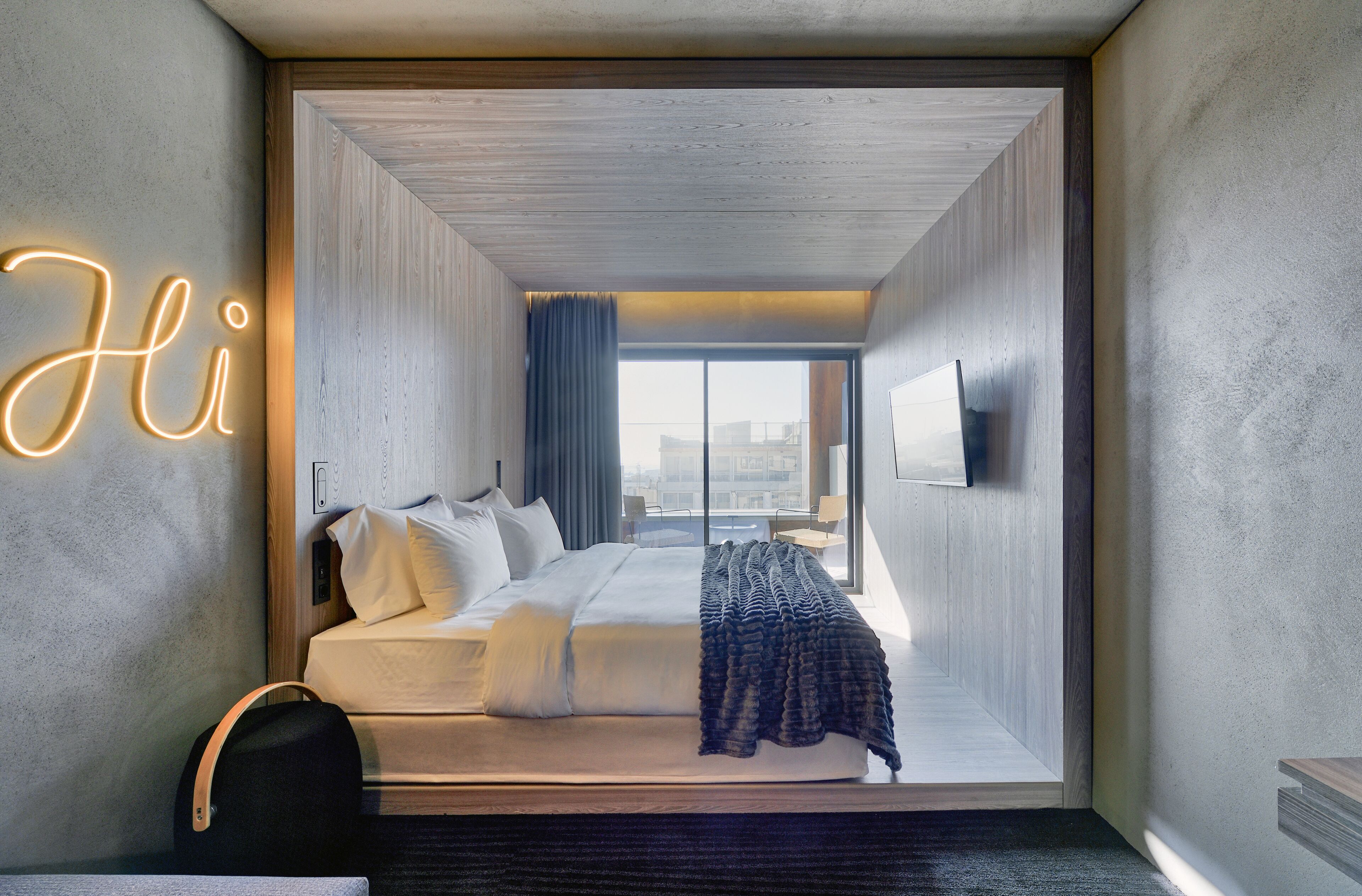 Surname C-View | Hypo-allergenic bedding, in-room safe, desk, laptop workspace