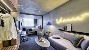 Signature Suite | Allergitestet sengetøy, safe på rommet og skrivebord