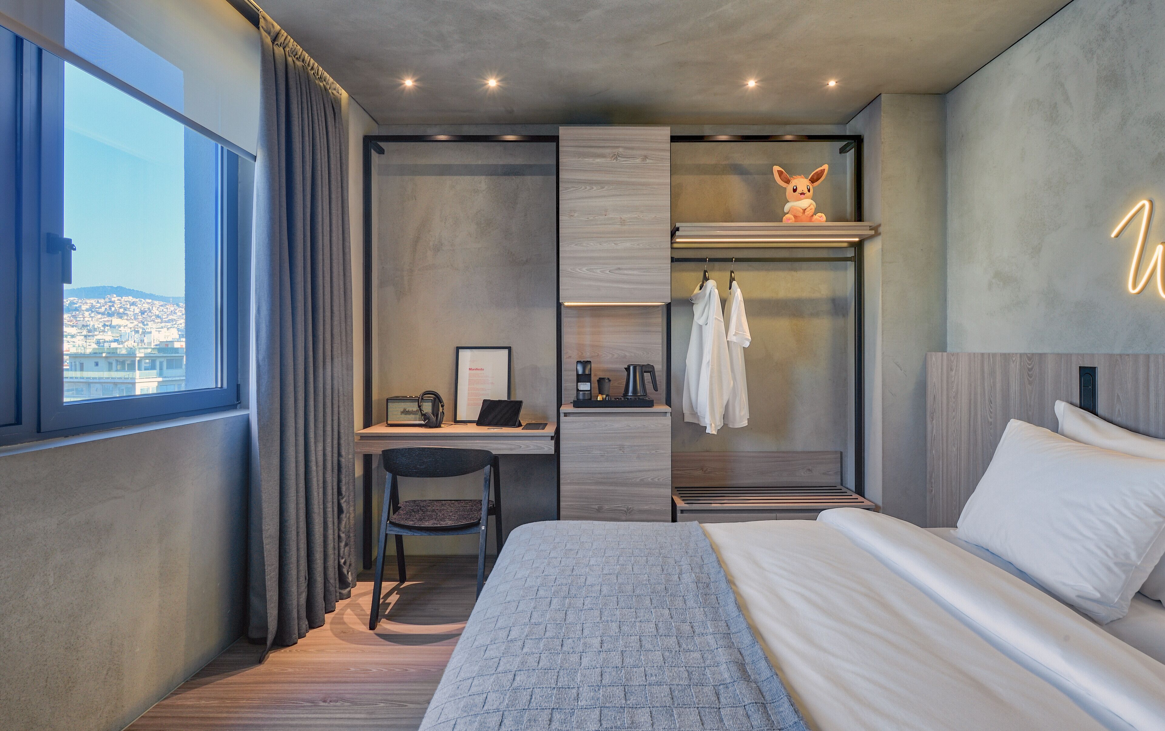 firstname | 1 bedroom, hypo-allergenic bedding, in-room safe, desk