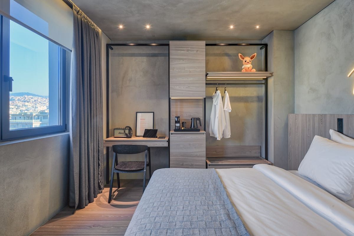 firstname | 1 bedroom, hypo-allergenic bedding, in-room safe, desk