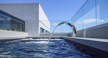 Seasonal outdoor pool, pool umbrellas, sun loungers