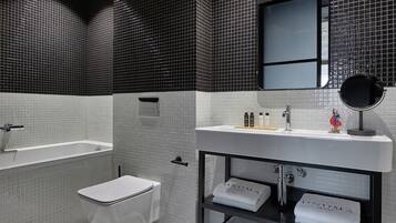 Signature Suite | Bathroom