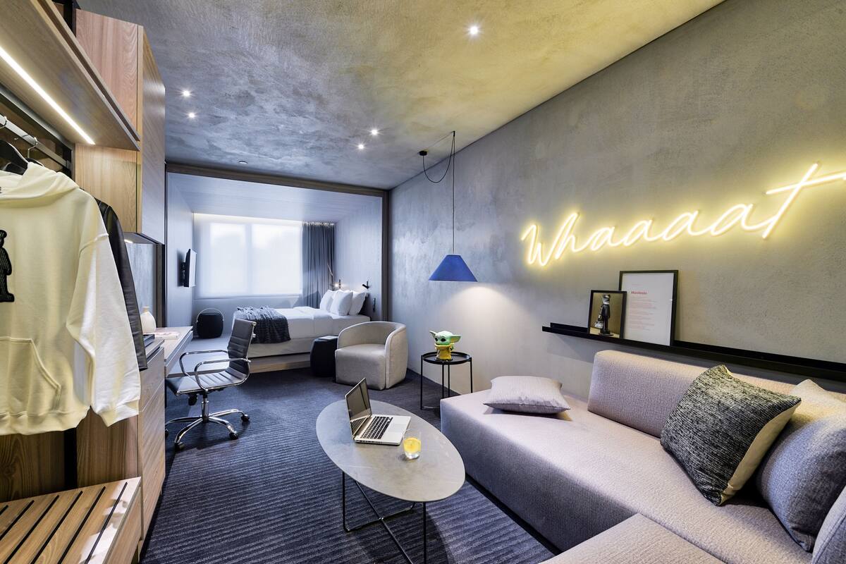 Signature Suite | Hypo-allergenic bedding available, in-room safe, desk, laptop workspace