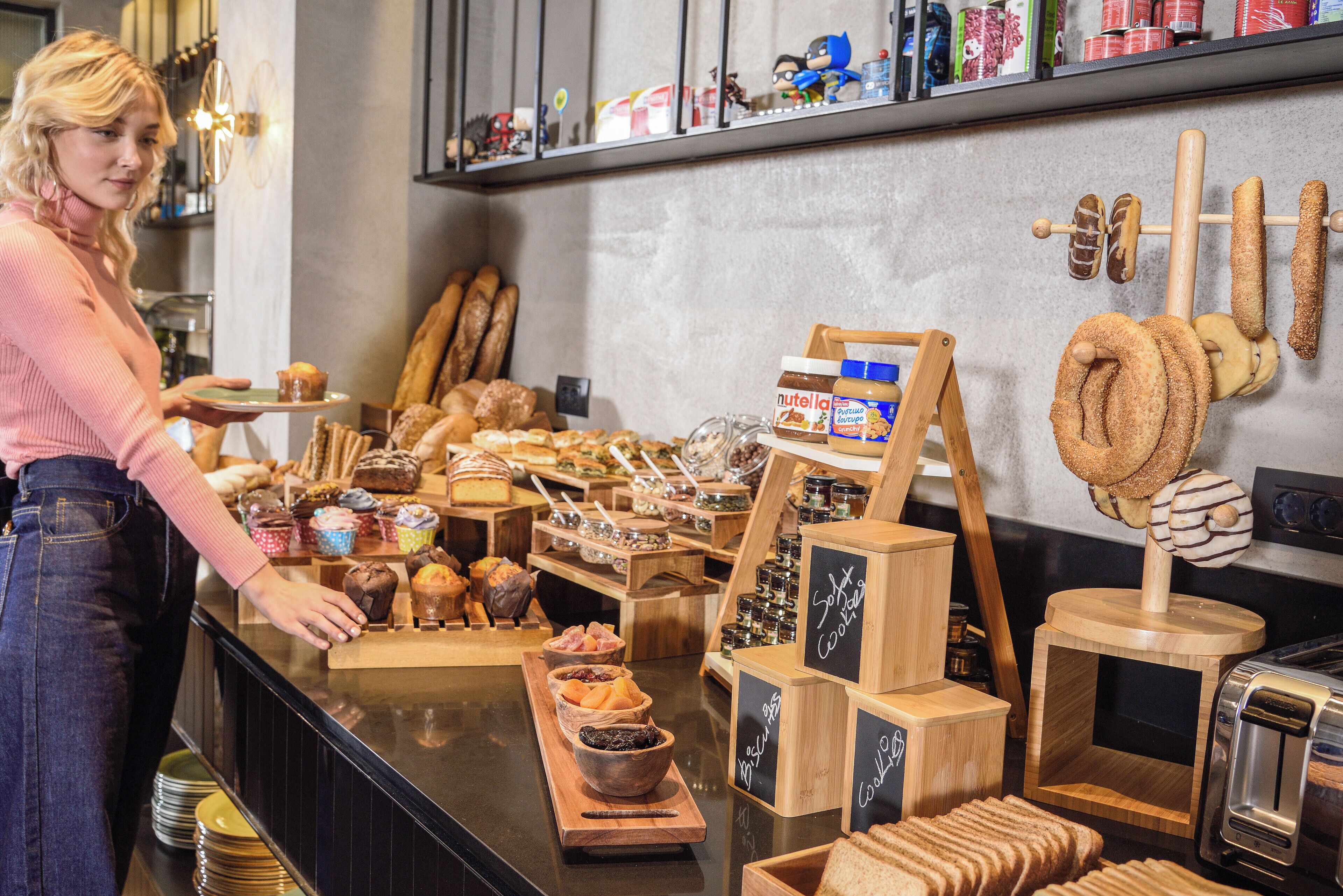 Bữa sáng buffet với phụ phí nhỏ vào ngày cuối tuần 