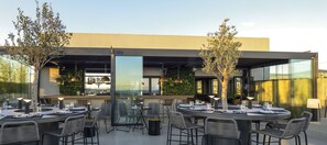 Outdoor dining - ONOMA Hotel (Thessaloniki)