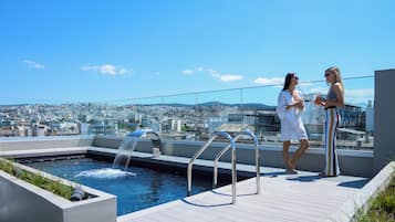 Seasonal outdoor pool, pool umbrellas, sun loungers