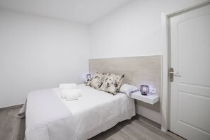 2 bedrooms, desk, iron/ironing board, WiFi - Gral. Serrano 14-B Moonkey - Amaralba B Apartment (Alicante (Alacant))