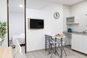 1 chambre, bureau, fer et planche Ă repasser, Wi-Fi