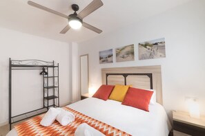 2 bedrooms, desk, iron/ironing board, WiFi