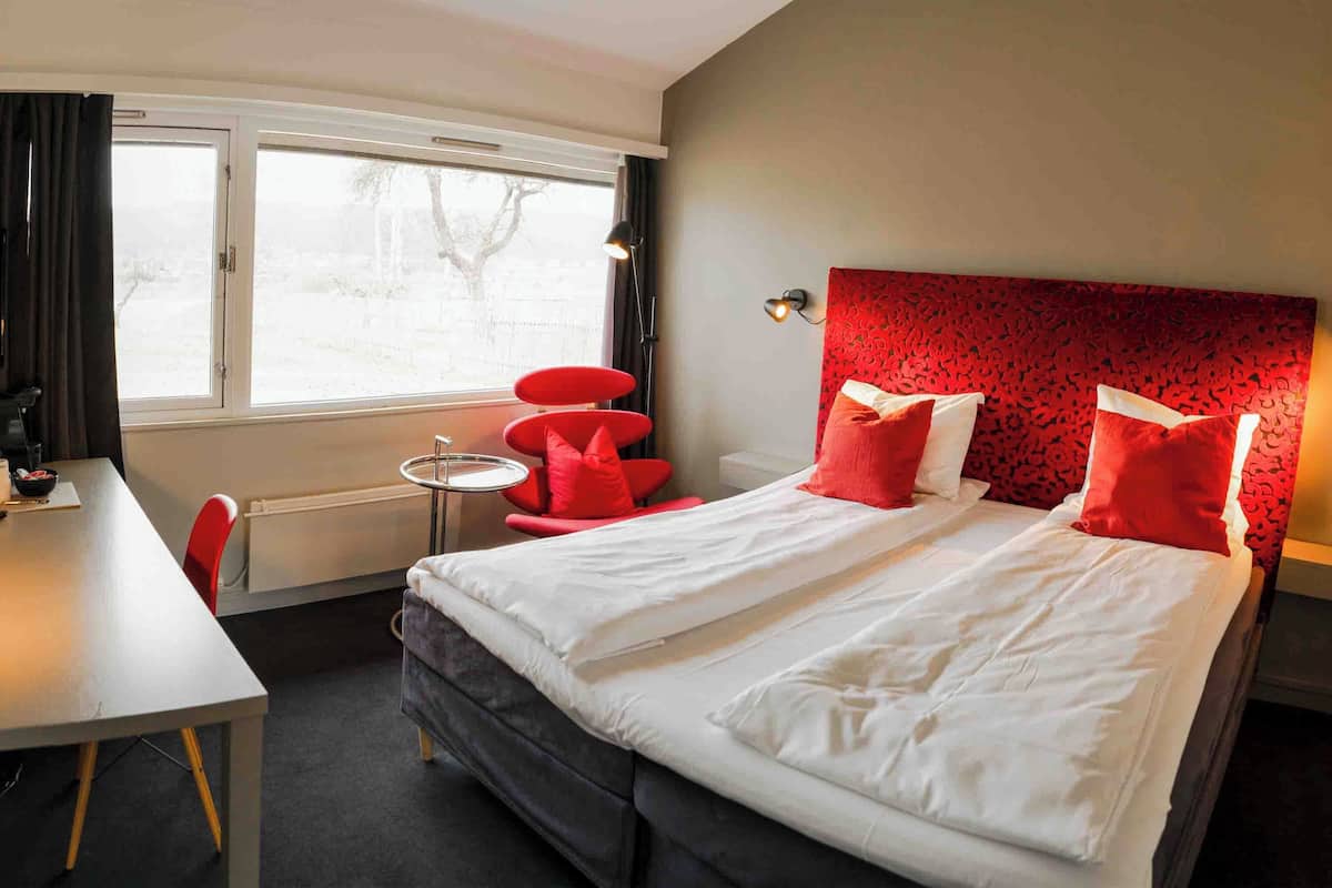 Double Room, Garden View | Desk, laptop workspace, free WiFi, bed sheets