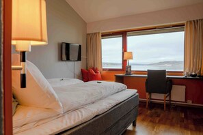 Double Room, Sea View | Desk, laptop workspace, free WiFi, bed sheets - Thorbjørnrud Hotell (Jevnaker)