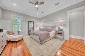3 bedrooms, iron/ironing board, free WiFi, bed sheets - Charming Retreat in the Heart of the Camp District (Watercolor)