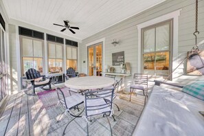 Outdoor dining - Charming Retreat in the Heart of the Camp District (Watercolor)