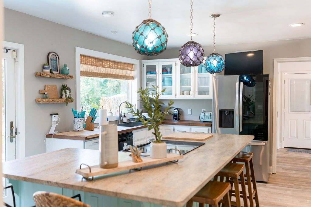 Large Lakefront Home in Heber Springs with Pool, pets OK