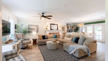 Smart-TV, Kamin, DVD-Player, Tischtennisplatte