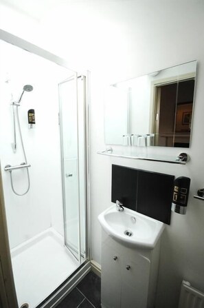 Bathroom - Rowntree Lodge (Scarborough)