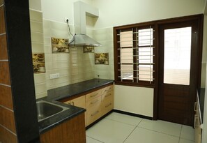 Deluxe Room | Private kitchen