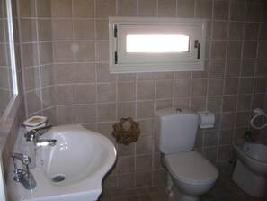 Bathroom - Villa Kalamos (Σύβοτα Λευκάδας)