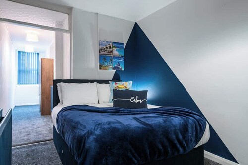 Hull Largest 6 Bedrooms House - Sleeps 13