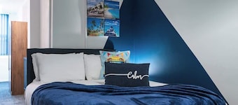 Hull Largest 6 Bedrooms House - Sleeps 13