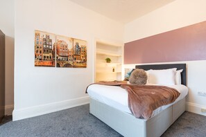 6 bedrooms, WiFi