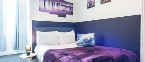 6 bedrooms, iron/ironing board, WiFi, bed sheets