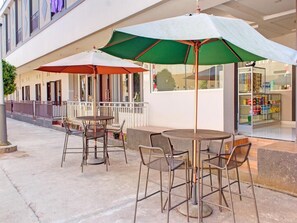 Tempat makan outdoor