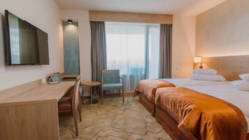 Habitación estándar con 2 camas individuales | Escritorio, wifi gratis y ropa de cama