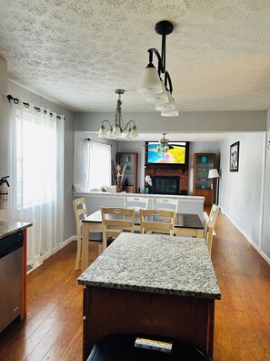 Dining - The Eastside Getaway  (Reynoldsburg)