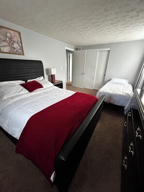 Room - The Eastside Getaway  (Reynoldsburg)