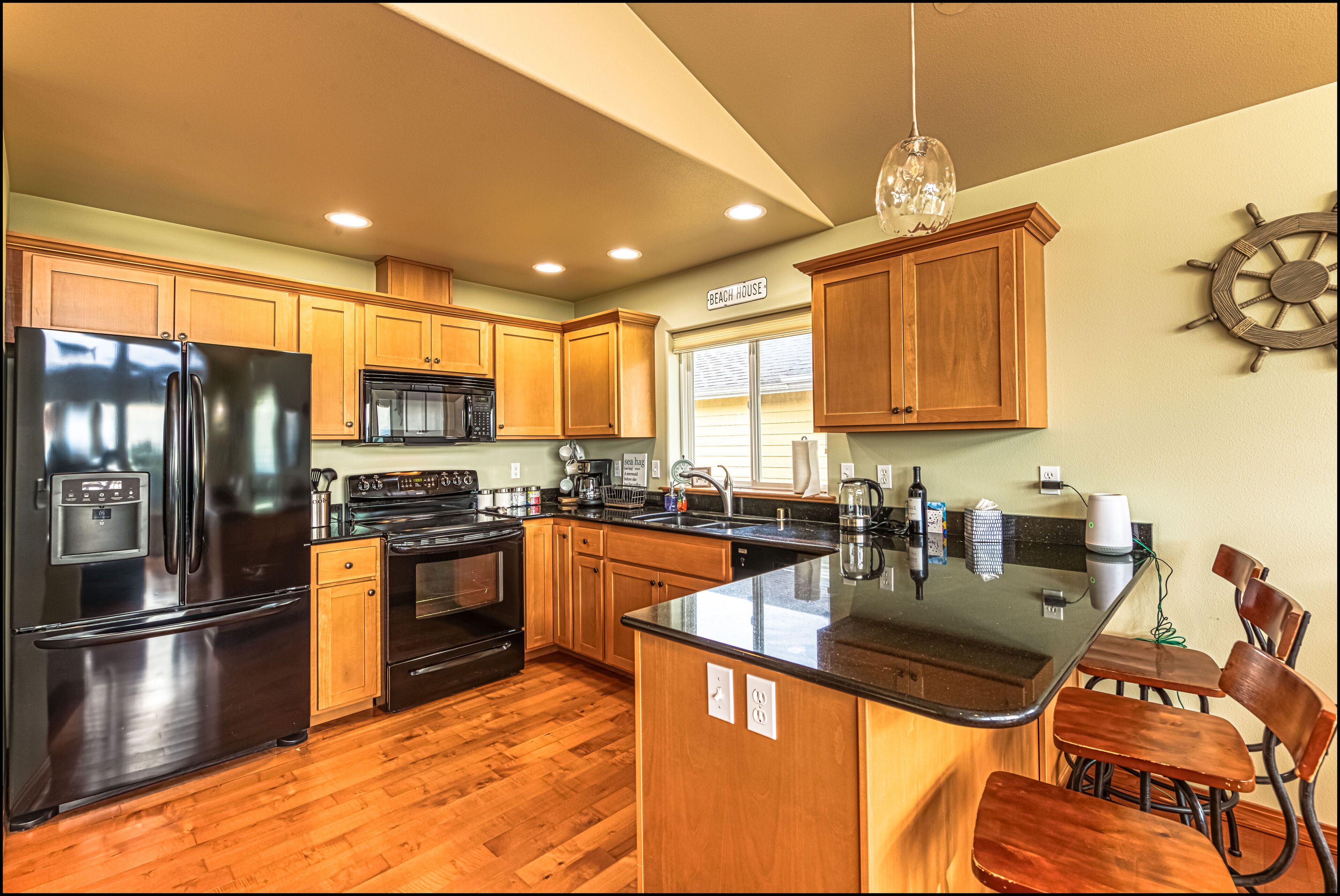 Big Bold House on the Dunes, Easy Walk to the Mighty Pacific Ocean