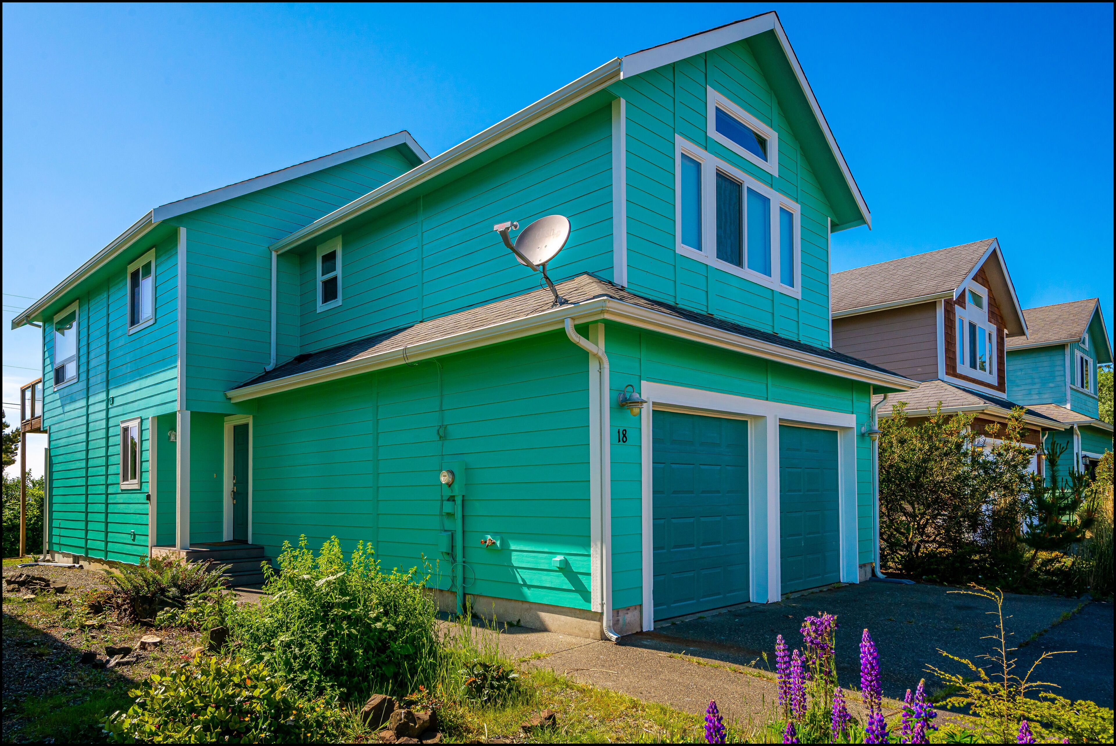 Big Bold House on the Dunes, Easy Walk to the Mighty Pacific Ocean