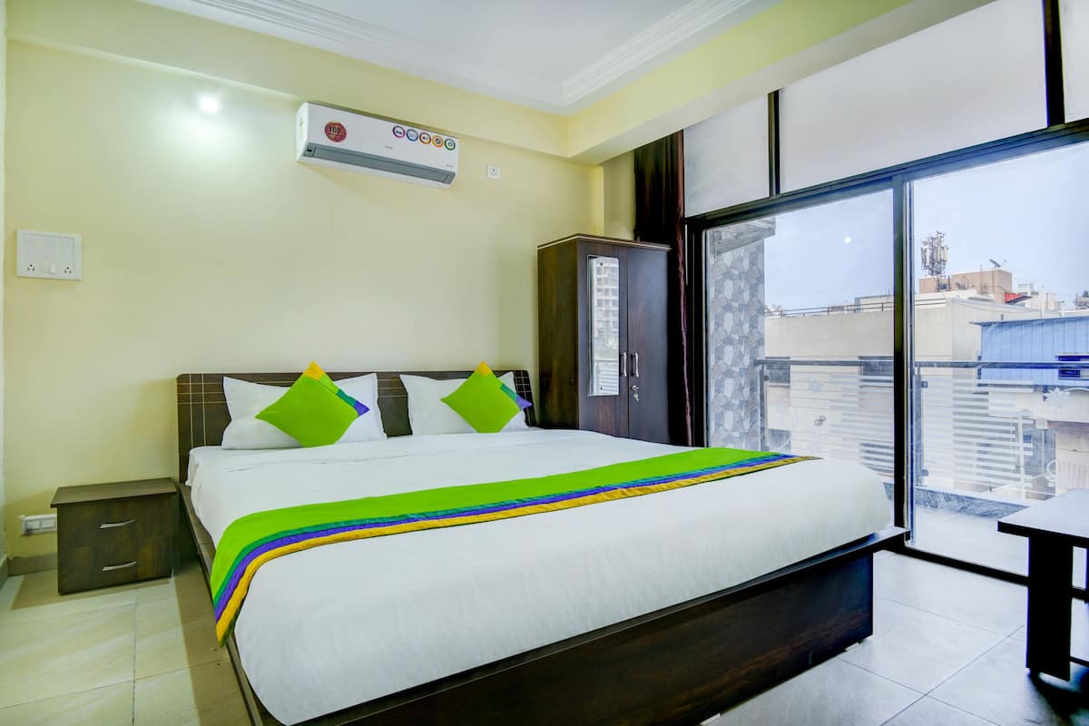 Quarto casal standard | Escrivaninha, Wi-Fi de cortesia, roupa de cama
