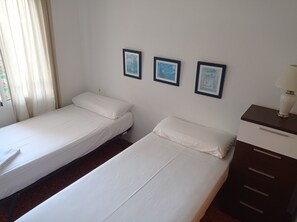 3 chambres, fer et planche à repasser, Wi-Fi gratuit, draps fournis