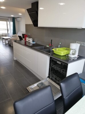 Køleskab, mikrobølgeovn, ovn, opvaskemaskine