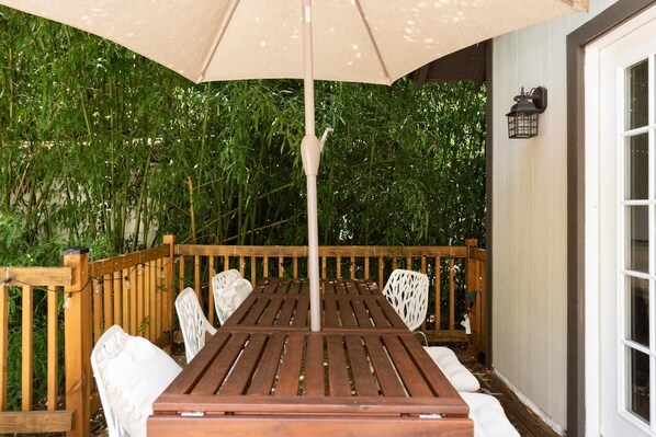 Outdoor dining