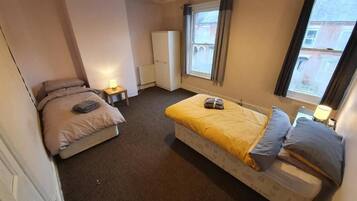 3 bedrooms, desk, iron/ironing board, WiFi