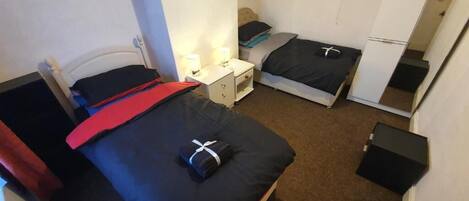 3 間睡房、書桌、熨斗/熨衫板、Wi-Fi