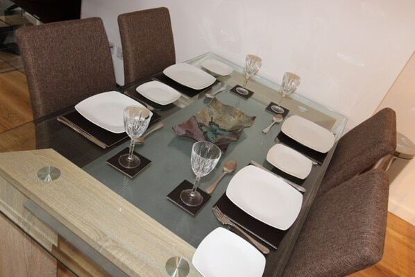 Apartment | Private kitchen - Modern two Bedroom Apartment Ideally Located (Bournemouth)