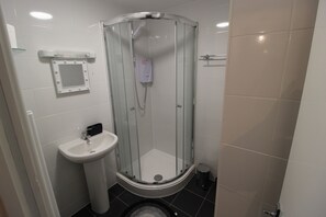 Apartment | Bathroom - Modern two Bedroom Apartment Ideally Located (Bournemouth)