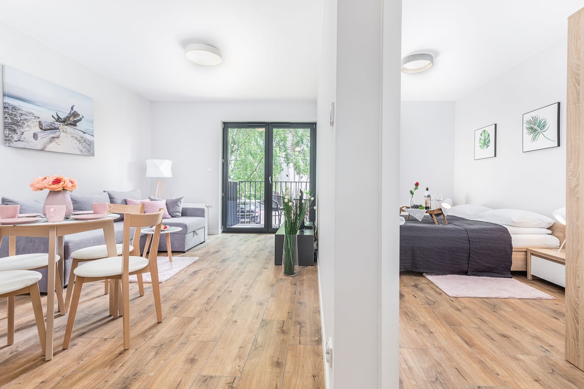 Apartment, 1 Bedroom, Balcony | Living area | 40-inch flat-screen TV with cable channels, TV
